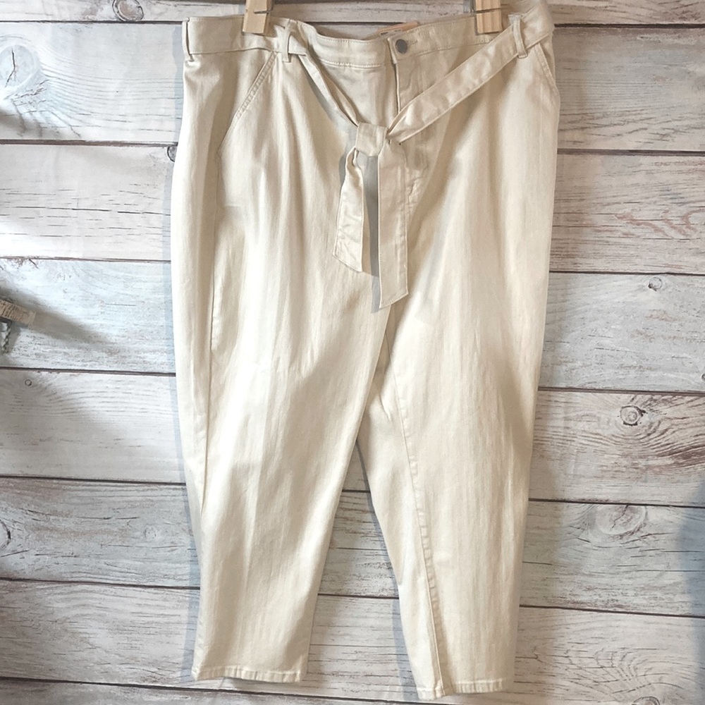 24 W off white denim ankle jeans with adjustable tie belt. New with tags